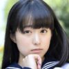 前田美里 紺色ハイソックスなセーラー服画像