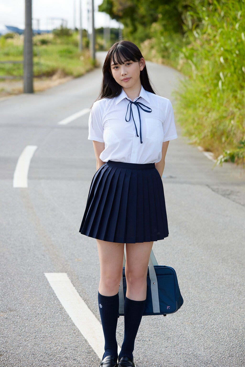 篠見星奈 紺色ハイソックスなプリスカ制服画像