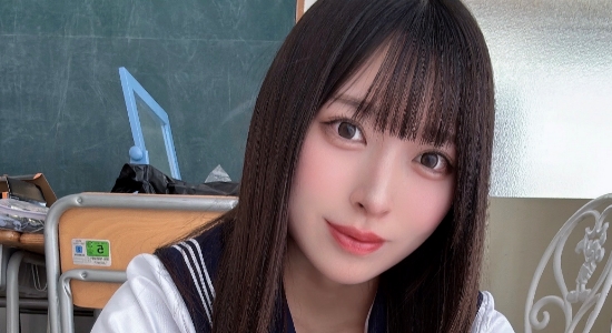 柚乃りか パンチラしているセーラー服画像