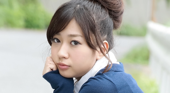大貫彩香 白ハイソックスなプリスカ制服画像