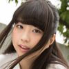 池田なぎさ 白いポロシャツとプリスカの制服画像