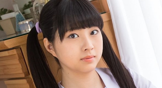 池田なぎさ 紺色ハイソックスなセーラー服画像
