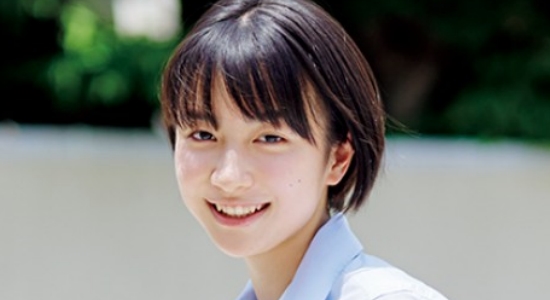 藤﨑ゆみあ 紺色ハイソックスなプリスカ制服画像