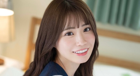 未歩なな 紺色ソックスなセーラー服画像