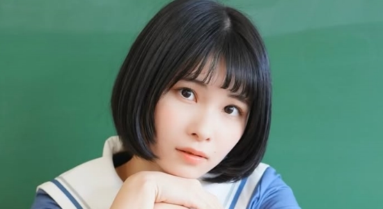 三田のえ 紺色ソックスなセーラー服画像