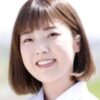 小倉唯奈 紺色ソックスなプリスカ制服画像