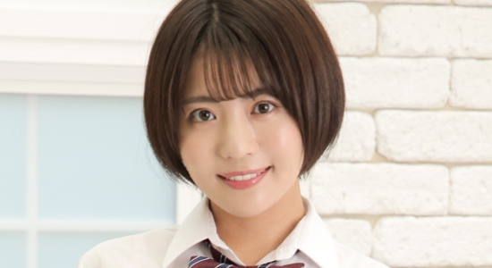 佐々木萌香 黒ニーハイなプリスカ制服画像