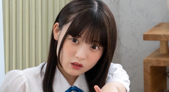 百瀬せいな パンチラしているプリスカ制服画像