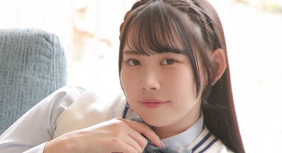 篠見星奈 白ハイソックスと白ベストのプリスカ制服画像