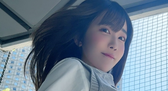 天羽希純 白ニーハイなチェック柄プリスカ制服画像