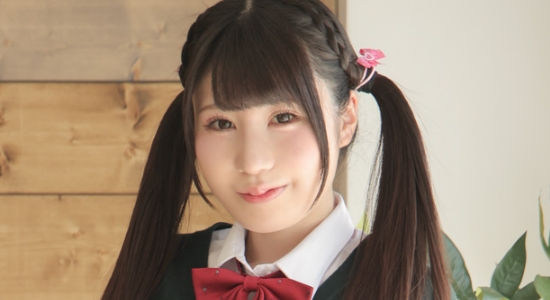 桃瀬める 黒ニーハイなプリスカ制服画像