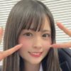 有村南海 紺色ブレザーとリボンの制服画像