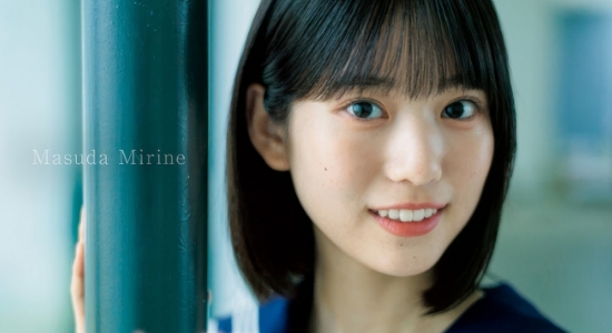 増田三莉音 赤いスカーフのセーラー服画像
