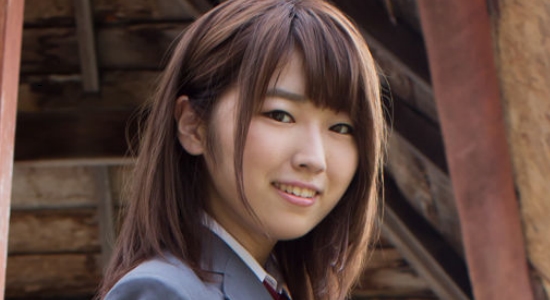 松本菜奈実 紺色ハイソックスなプリスカ制服画像