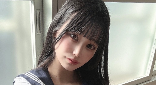 逢月ひまり ルーズソックスなセーラー服画像