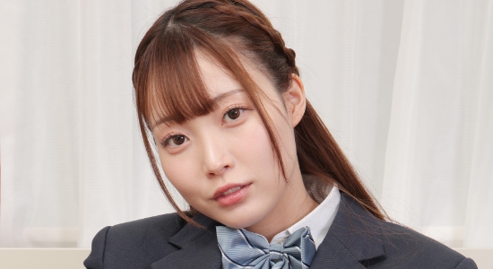 結月りあ 白ハイソックスなブレザー制服画像