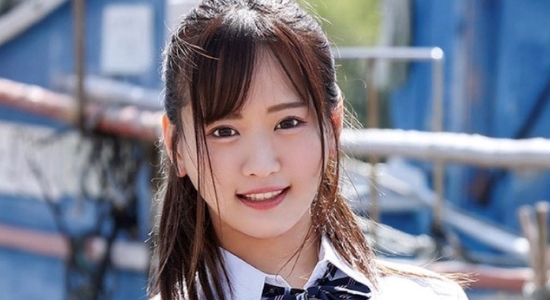 広瀬なるみ 紺色ハイソックスなプリスカ制服画像