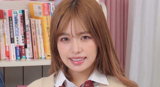 椿りか 白ハイソックスなプリスカ制服画像2