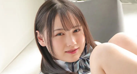 千葉まき 紺色ソックスなプリスカ制服画像