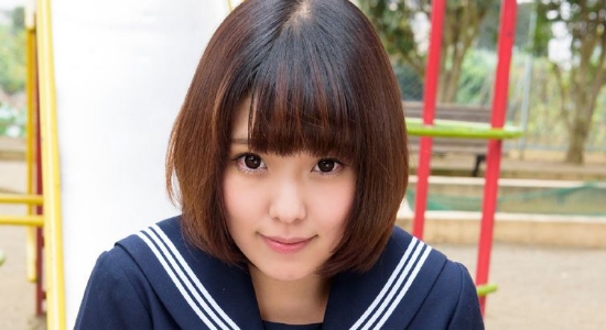 瀬戸ひな 白ハイソックスなセーラー服画像