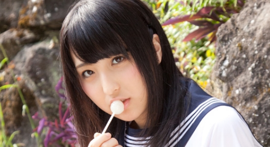 平野聡子 紺色ハイソックスなセーラー服画像