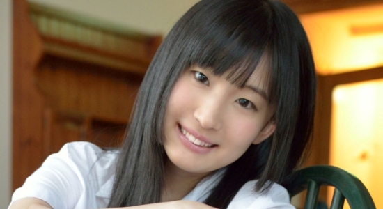 中谷ひとみ 白ハイソックスなプリスカ制服画像
