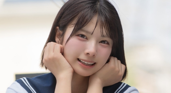 長生まよ 紺色ハイソックスなセーラー服画像