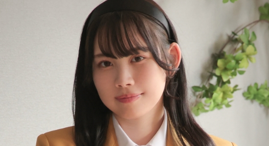 篠見星奈 黒ニーハイなブレザー制服画像