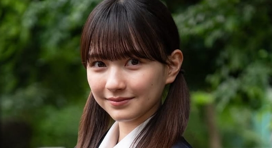 河村ここあ 紺色ブレザーの制服画像