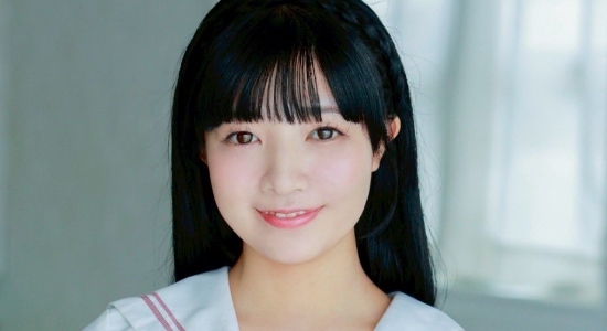 相川美空 挑発パンモロしているセーラー服画像