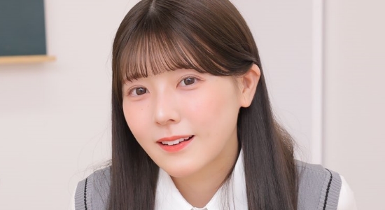 美波那緒  灰色ソックスなプリスカ制服画像