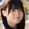 百瀬せいな しゃがみパンチラしているセーラー服画像
