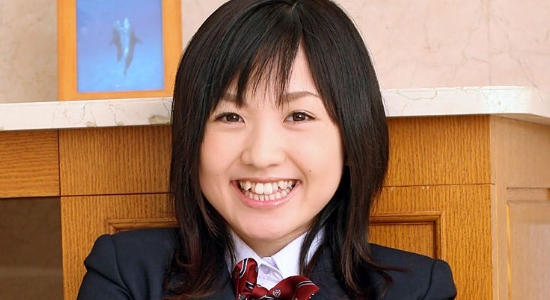 石崎ジュン ルーズソックスなブレザー制服画像