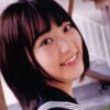 宮脇咲良 紺色ソックスなセーラー服画像