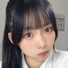 梅野心春 紺色リボンのチェック柄プリスカ制服画像