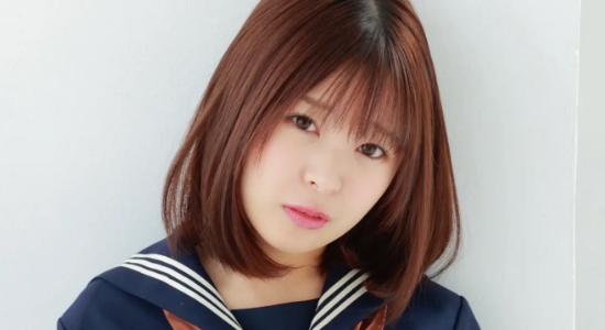 木更かのん 黒パンストな紺色セーラー服画像