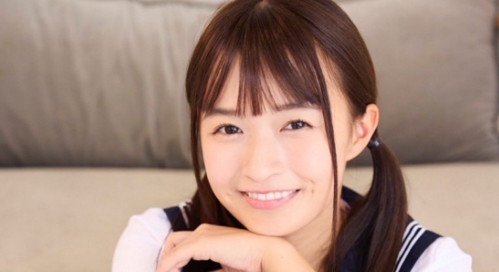 百川晴香 紺色ハイソックスなセーラー服画像