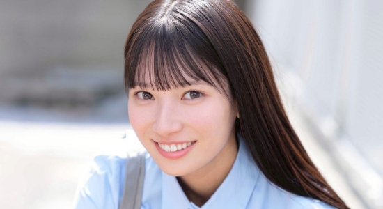 榊原萌 紺色ソックスなプリスカ制服画像