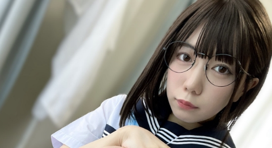 日向由奈 白ハイソックスなセーラー服画像