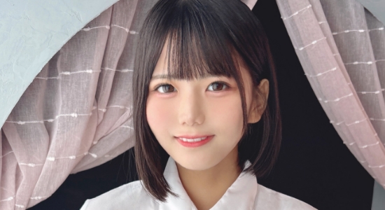 音芽つぐみ 赤いリボンタイのプリスカ制服画像