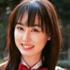 秋山莉奈 黒ニーハイなブレザー制服画像