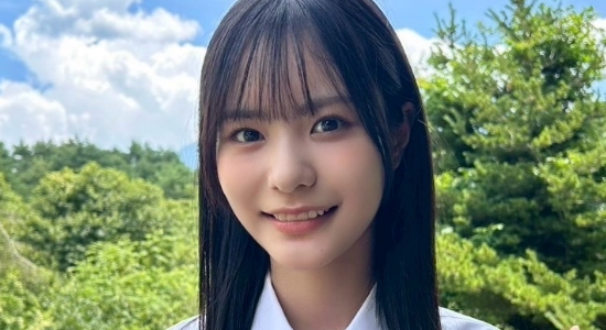 中川智尋 紺色ソックスなプリスカ制服画像