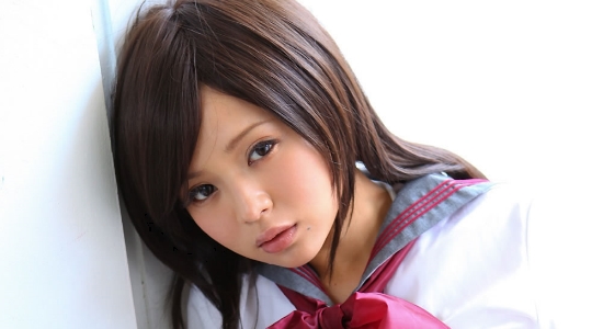 浜川瑠奈 黒ハイソックスなセーラー服画像
