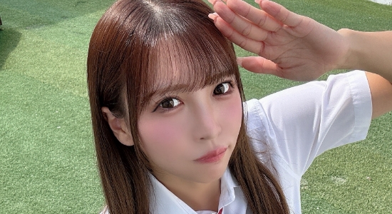 小那海あや 紺色ソックスなプリスカ制服画像