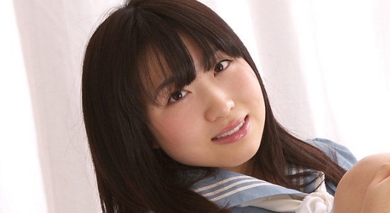 聖さち 紺色ハイソックスなセーラー服画像