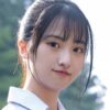 中森ななみ ノーソックスな紺色プリスカ制服画像