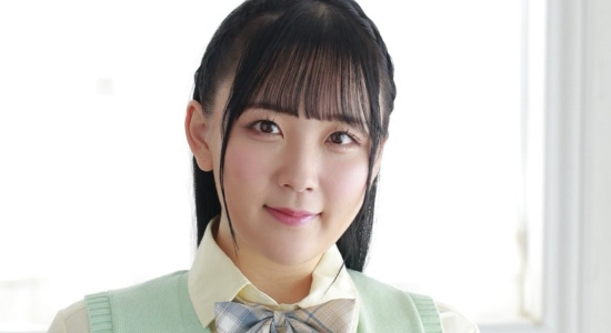 海老井もえ 若草色ベストのプリスカ制服画像