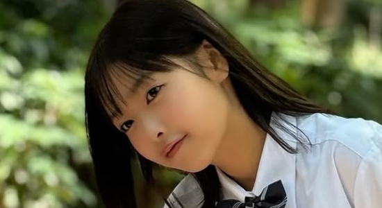 難波ゆの 紺色ハイソックスなプリスカ制服画像