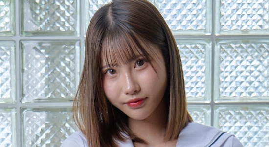 美浜しおん 紺色ソックスなセーラー服画像