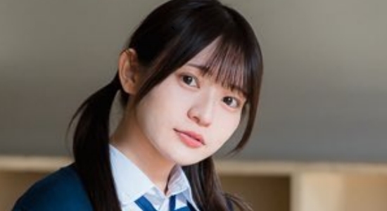 梅山涼 紺色ハイソックスなプリスカ制服画像